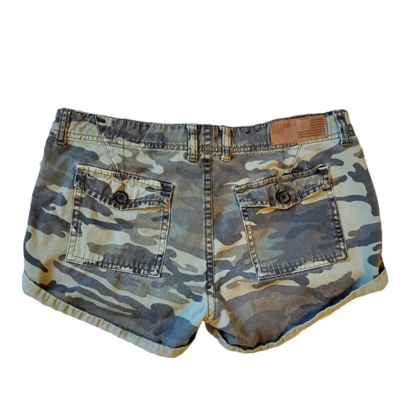 Camo Shorts - William Rast Brand - Picture 2 of 2